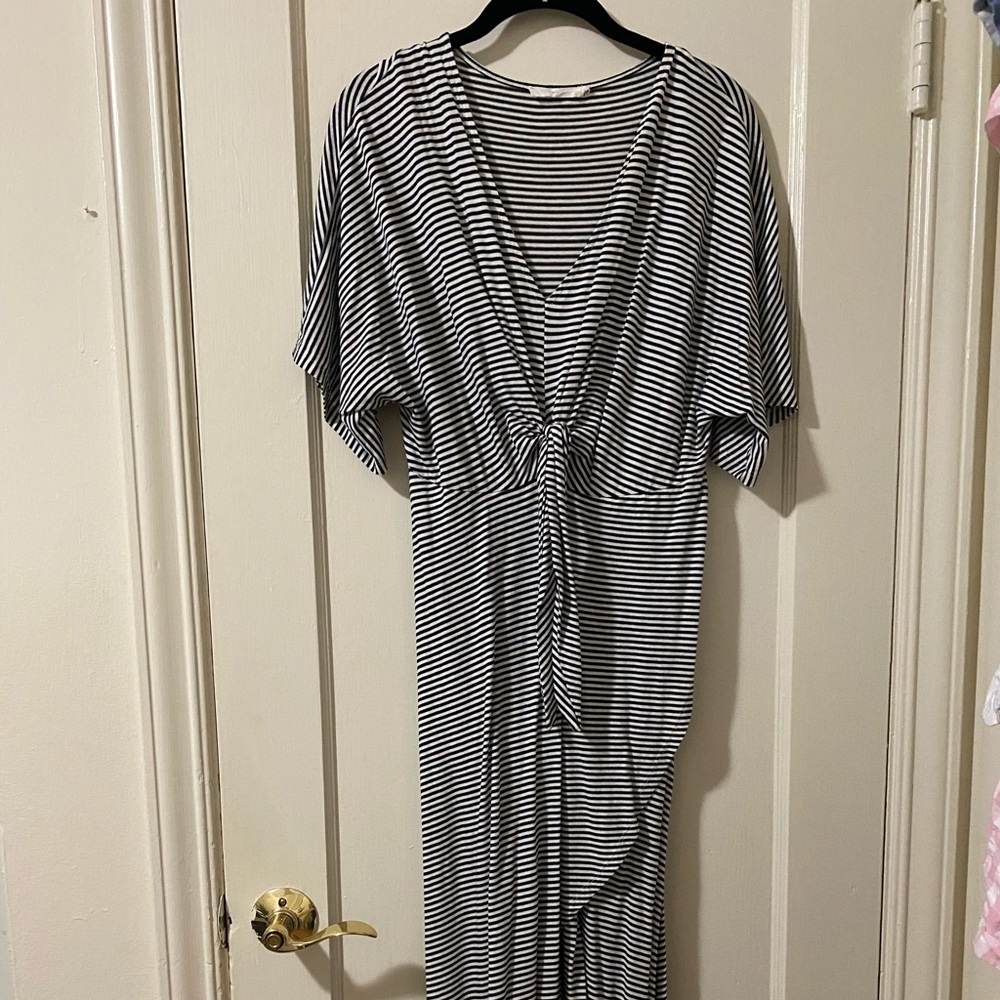 Flattering maxi dress with tie front detail!